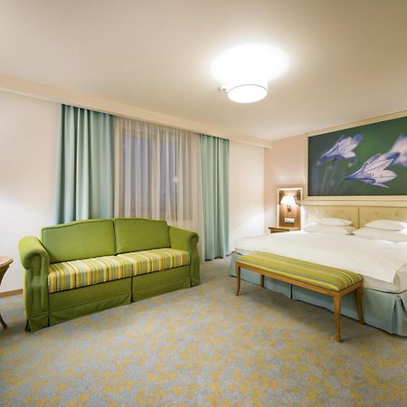 Hotel Sonnenhof Suceava Exteriör bild