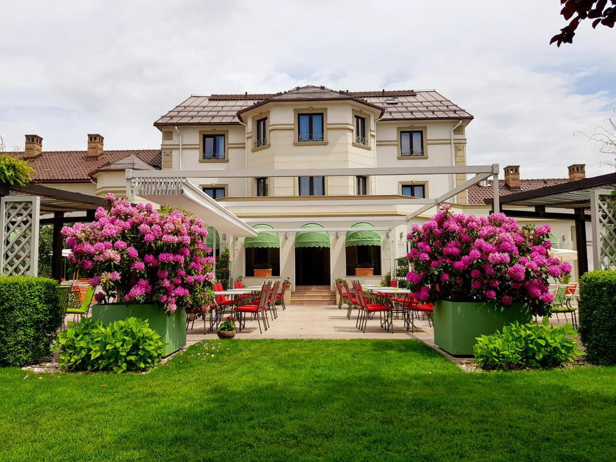 Hotel Sonnenhof Suceava Exteriör bild