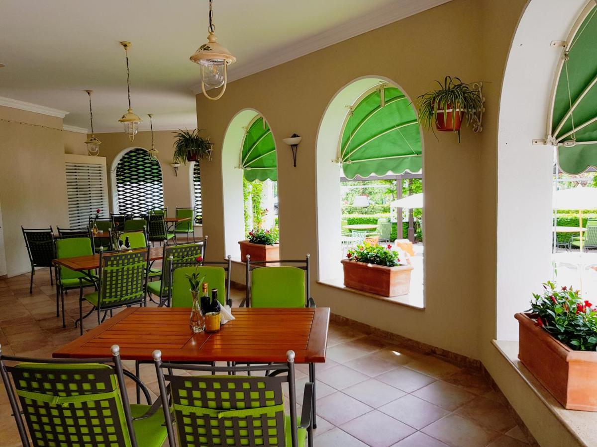 Hotel Sonnenhof Suceava Exteriör bild