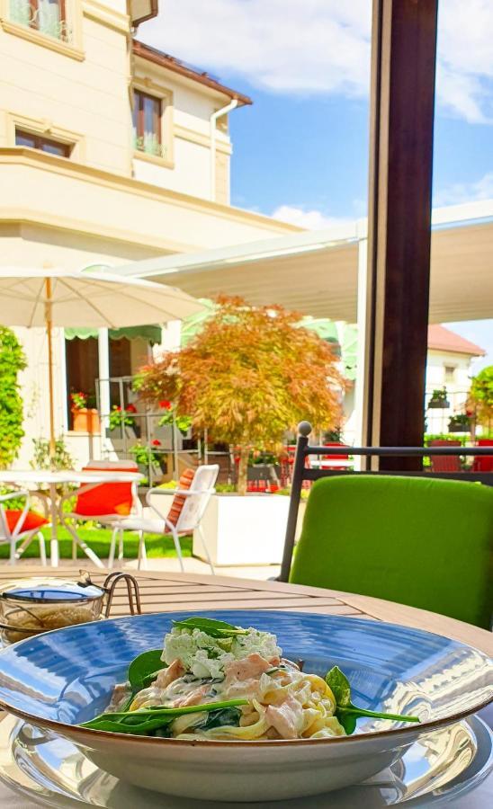 Hotel Sonnenhof Suceava Exteriör bild