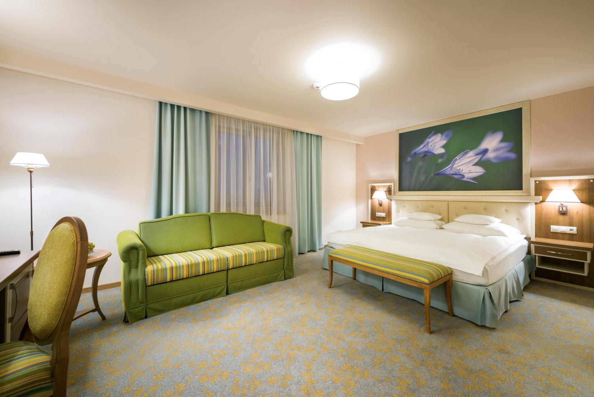 Hotel Sonnenhof Suceava Exteriör bild