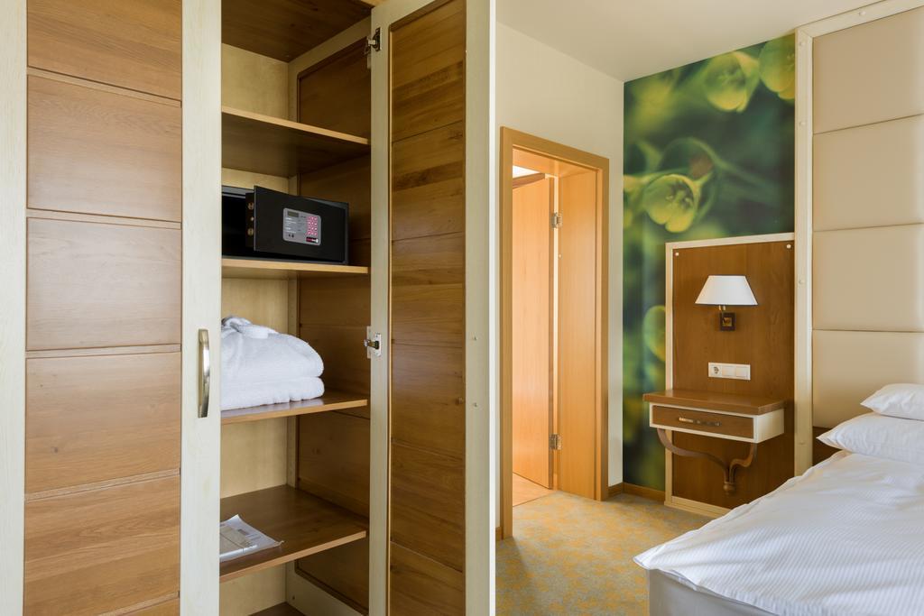 Hotel Sonnenhof Suceava Exteriör bild