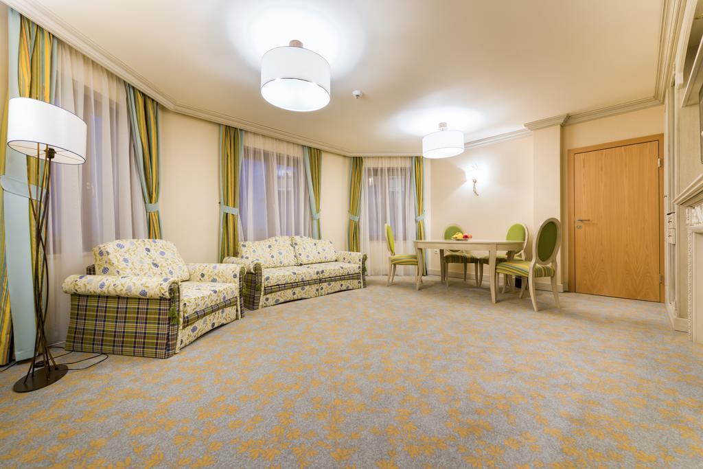 Hotel Sonnenhof Suceava Exteriör bild