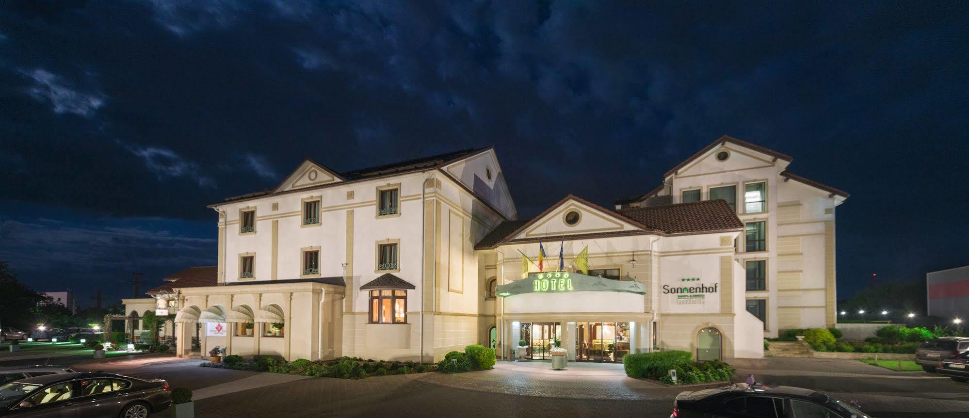 Hotel Sonnenhof Suceava Exteriör bild