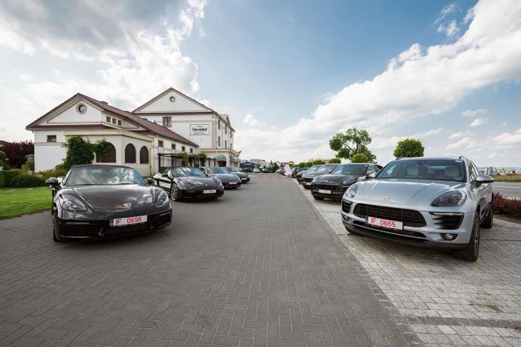 Hotel Sonnenhof Suceava Exteriör bild