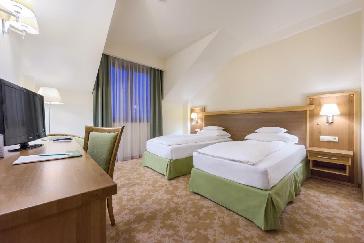 Hotel Sonnenhof Suceava Exteriör bild
