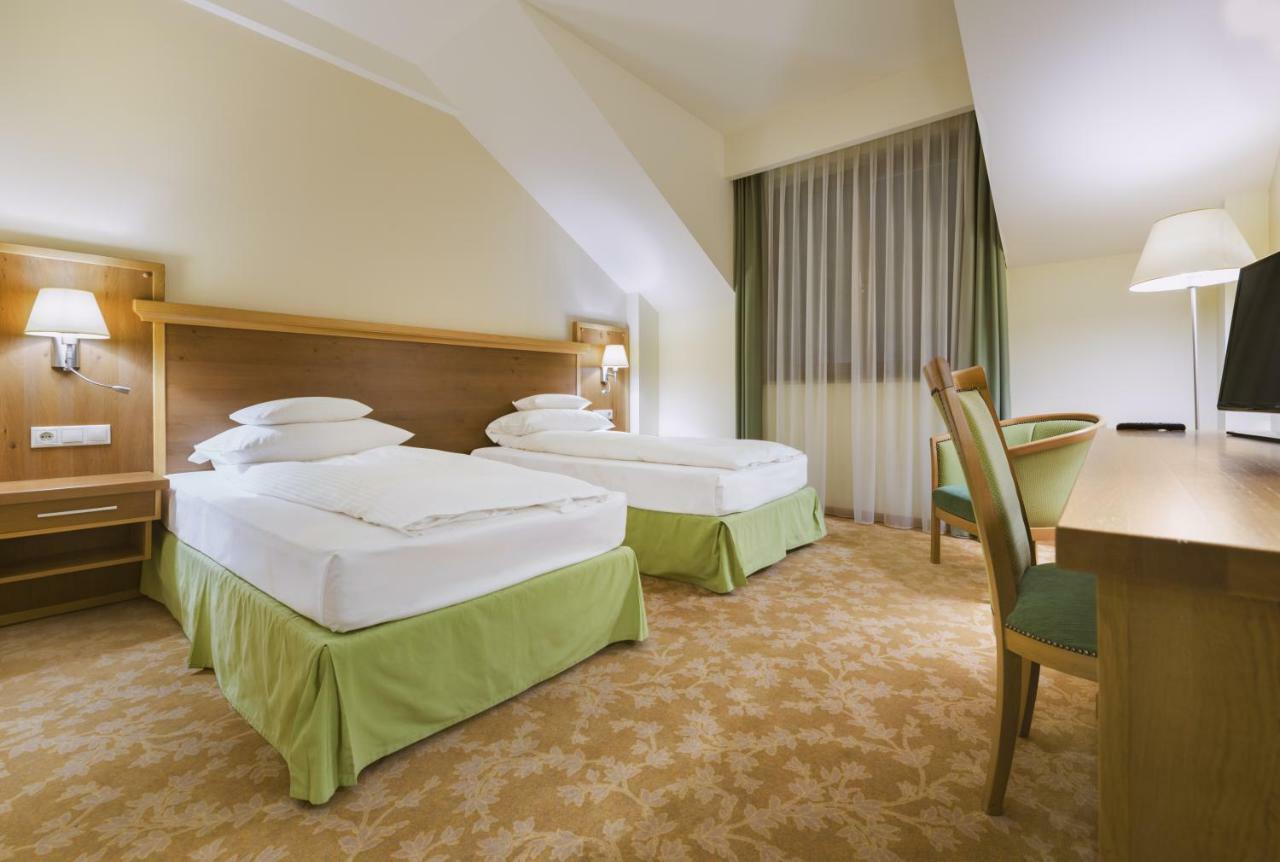 Hotel Sonnenhof Suceava Exteriör bild